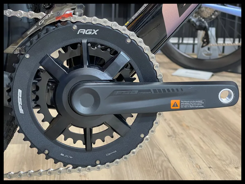 Giant Revolt Advanced 2 Gravel Bike In Gloss Carbon-4