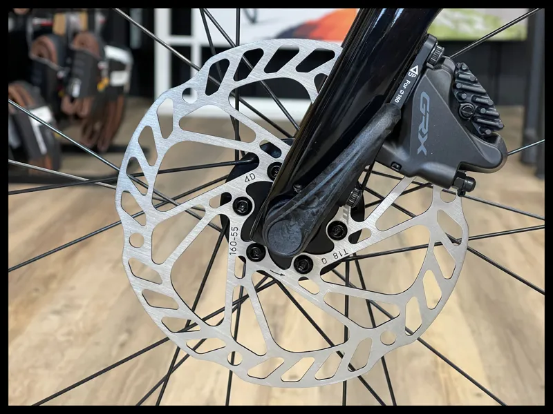 Giant Revolt Advanced 2 Gravel Bike In Gloss Carbon-5