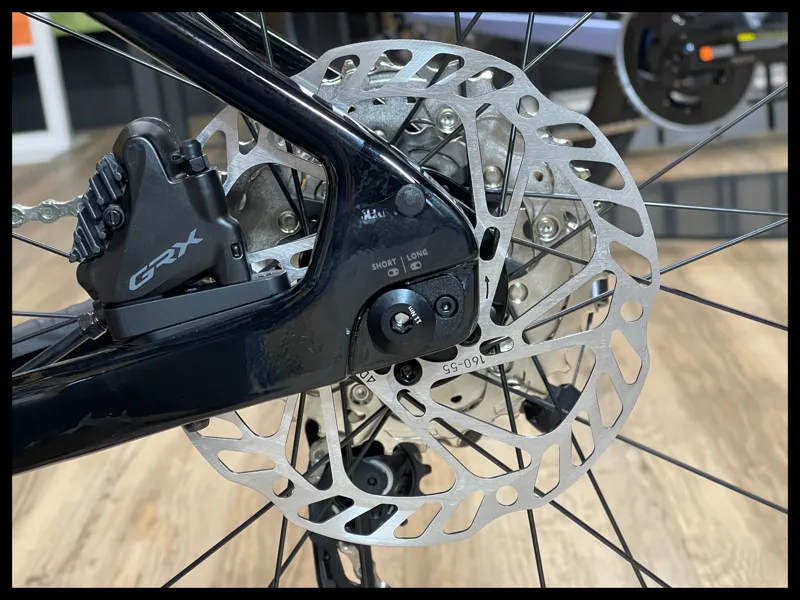 Giant Revolt Advanced 2 Gravel Bike In Gloss Carbon-6