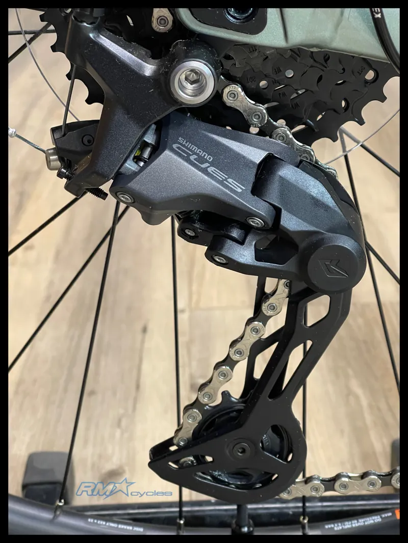 Giant Revolt 1 Gravel Bike in Alpine Green-3