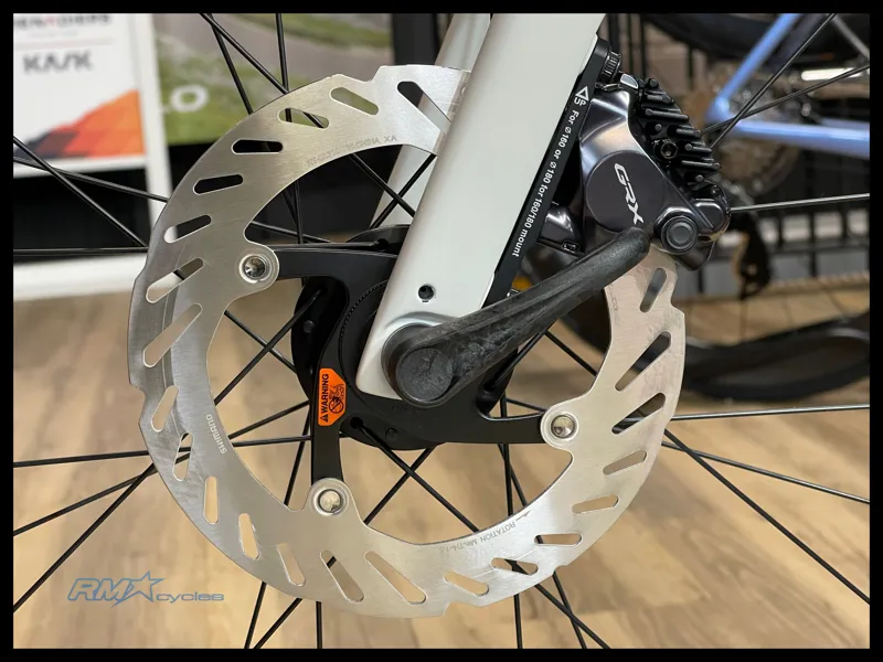 Giant Revolt Advanced 0 Gravel Bike in Snow Drift-8