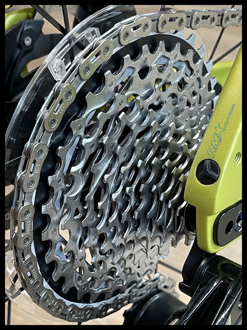 Giant Revolt Advanced Pro 0 Gravel Bike in Cyber Lime-2