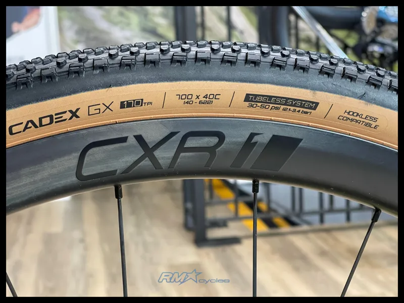 Giant Revolt Advanced Pro 0 Gravel Bike in Cyber Lime-8