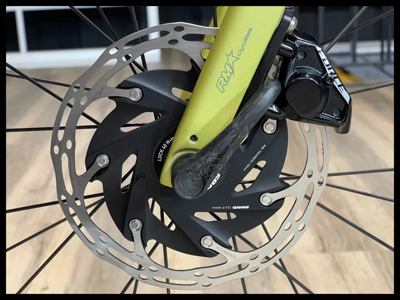 Giant Revolt Advanced Pro 0 Gravel Bike in Cyber Lime-6