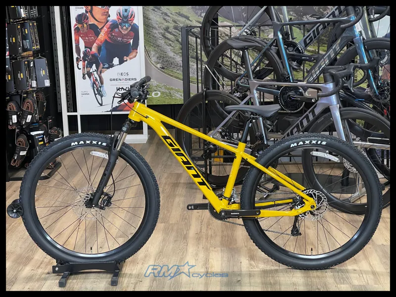 Giant Talon 3 27.5 Mountain Bike In Gloss Beeswax