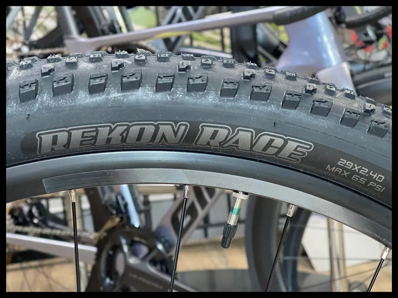 Giant Talon 0 29 Mountain Bike In Mars Dust/Black-7