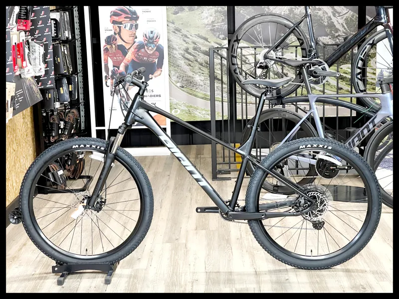 Giant Talon 4 29 Mountain Bike In Black-1