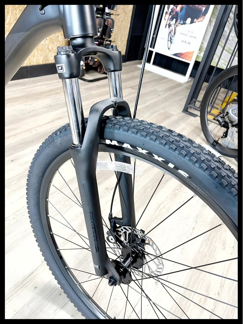 Giant Talon 4 29 Mountain Bike In Black-5