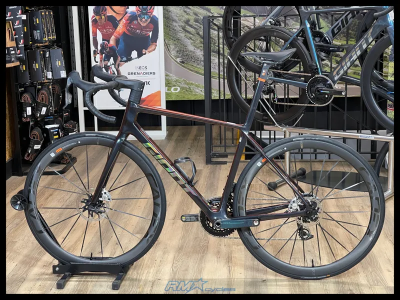 Giant TCR Advanced SL 0 Red Road Race Bike In Gloss Black Lava/Iris