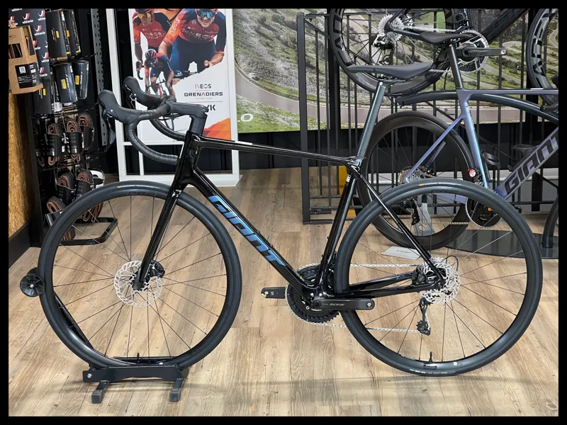 Giant TCR Advanced 2 Road Bike In Gloss Carbon/Electron Blue