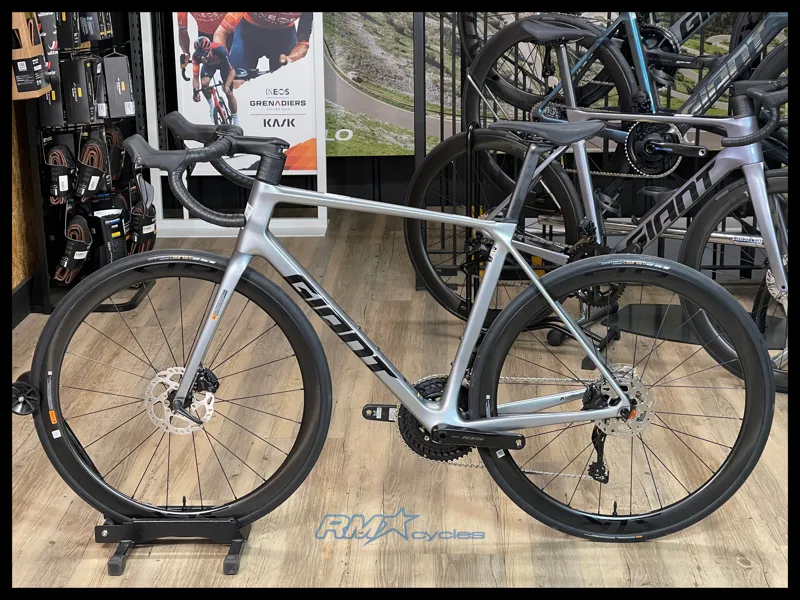 Giant TCR Advanced Pro 1-Di2 Tech Silver-1
