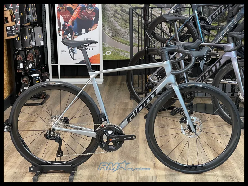 Giant TCR Advanced Pro 1-Di2 Tech Silver