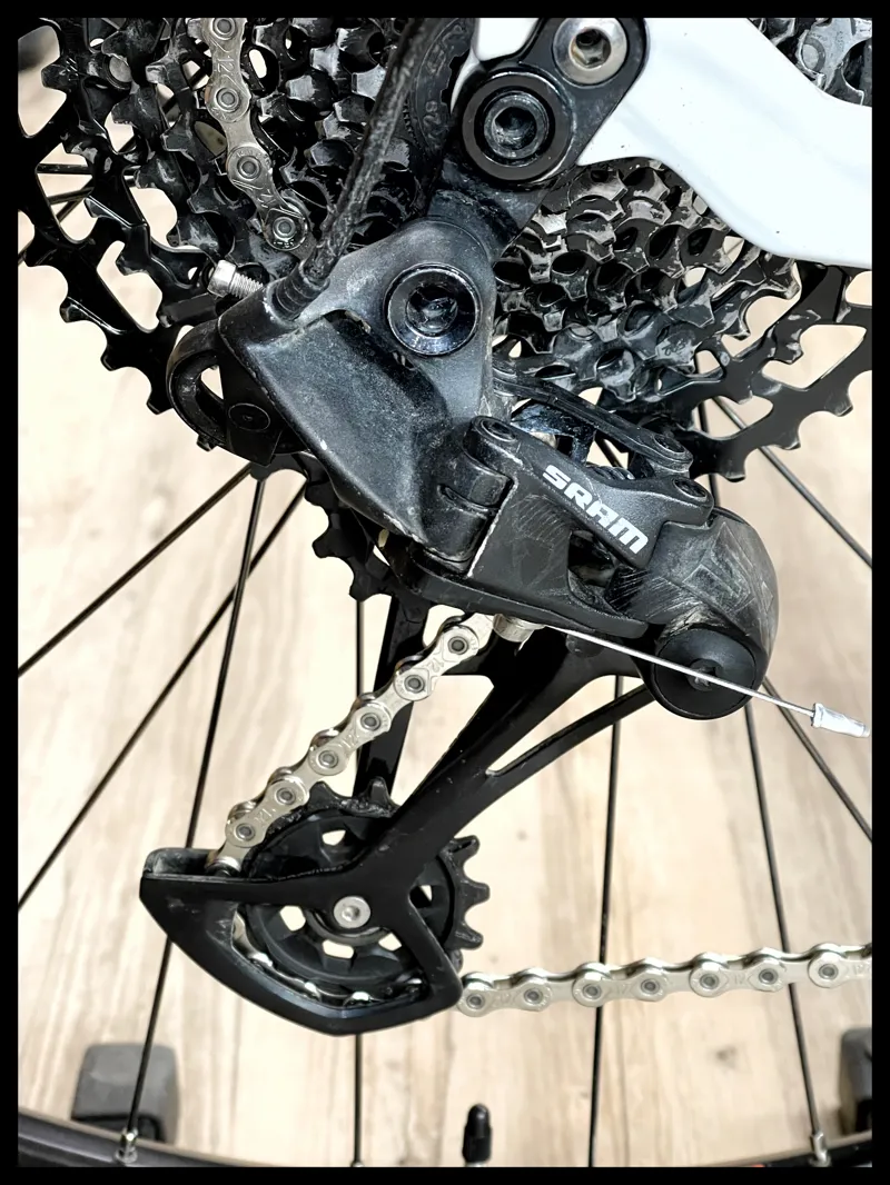 Whyte 529 Large Gloss Cement with Rose and Slate 2022 Approved Used-3