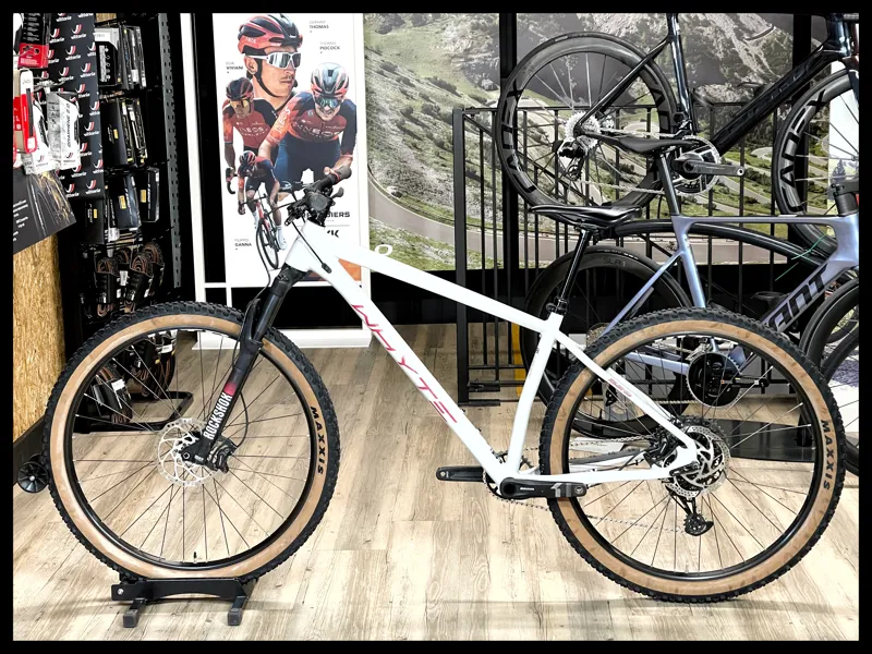 Whyte 529 Large Gloss Cement with Rose and Slate 2022 Approved Used-1