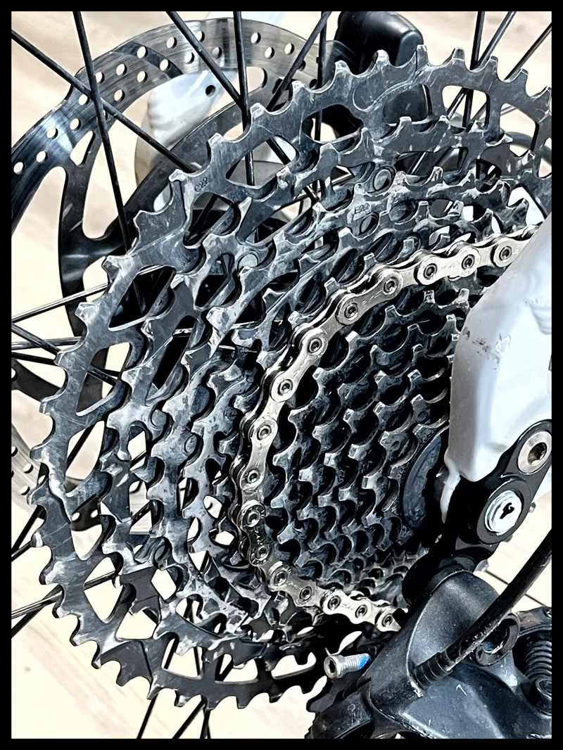 Whyte 529 Large Gloss Cement with Rose and Slate 2022 Approved Used-2