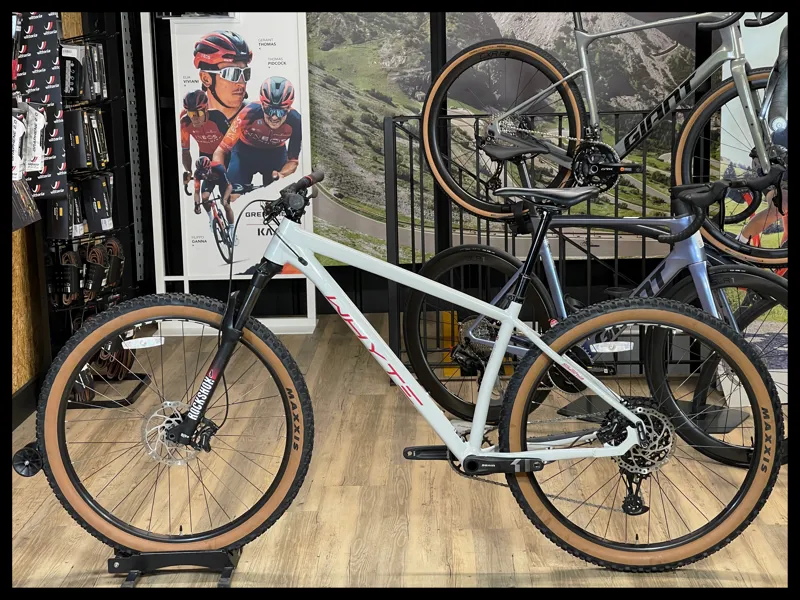 Whyte 529 Large Gloss Cement with Rose and Slate 2023 Approved Used-1