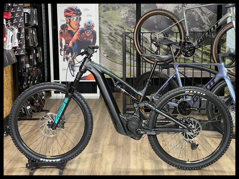 Whyte e-160 S Medium Matt Black and Turquoise 2022 Approved Used-1
