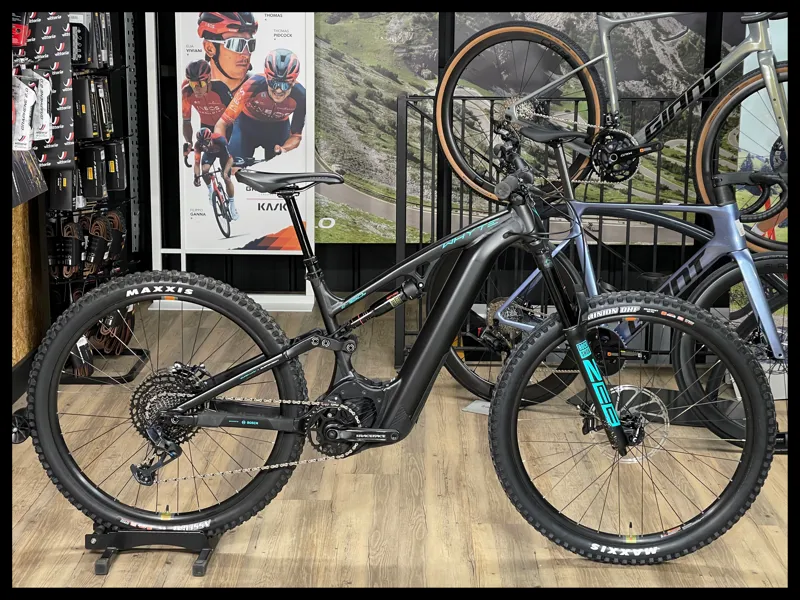 Whyte e-160 S Medium Matt Black and Turquoise 2022 Approved Used