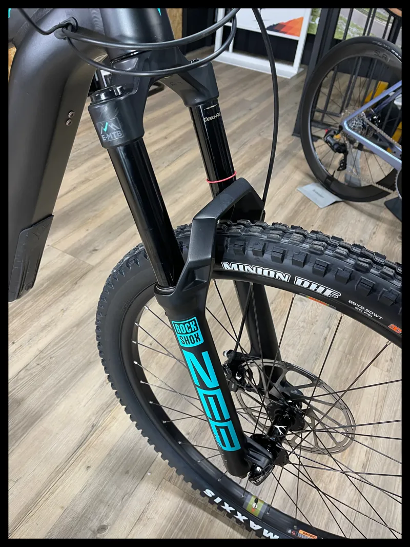 Whyte e-160 S Medium Matt Black and Turquoise 2022 Approved Used-6
