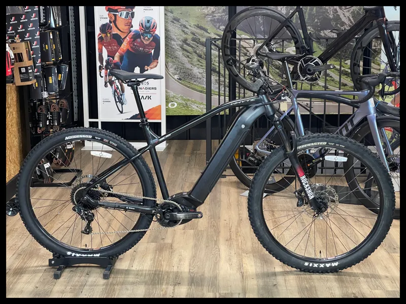 Whyte e-505 Large V1 Matt Black with Grey and Rose 2021 Approved Used