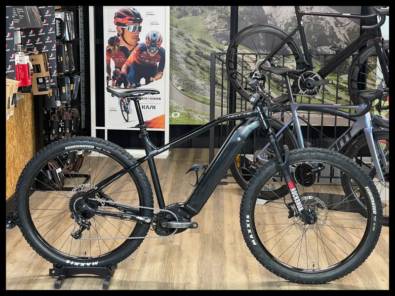 Whyte e-505 Large V1 Matt Black with Grey and Rose 2021 Approved Used