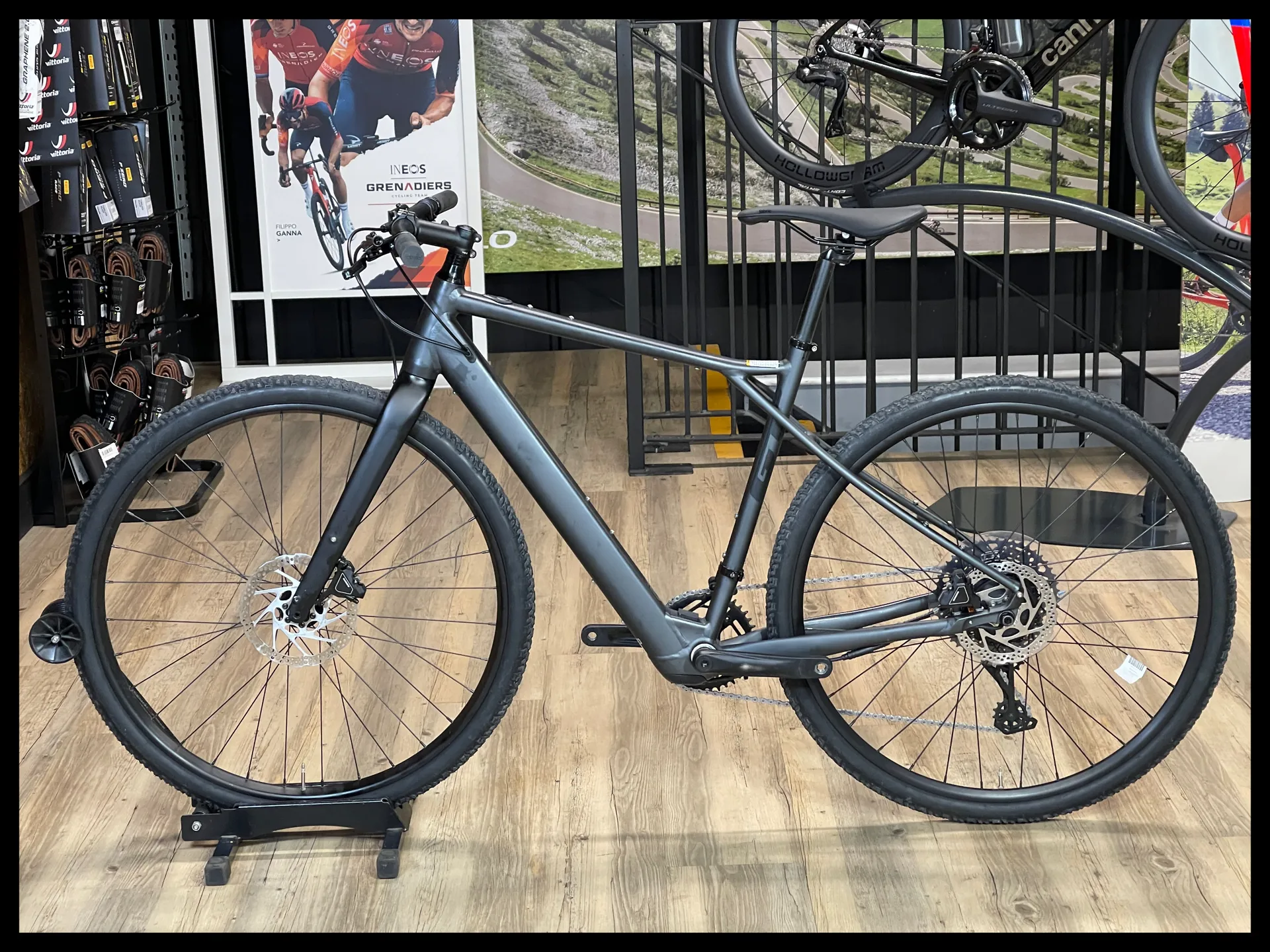 2021 GT eGrade Current Mens Alloy eHybrid Bike in Grey