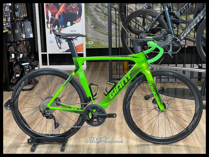 2019 Giant Propel Advanced 2 Mens Carbon Road BIke in Green