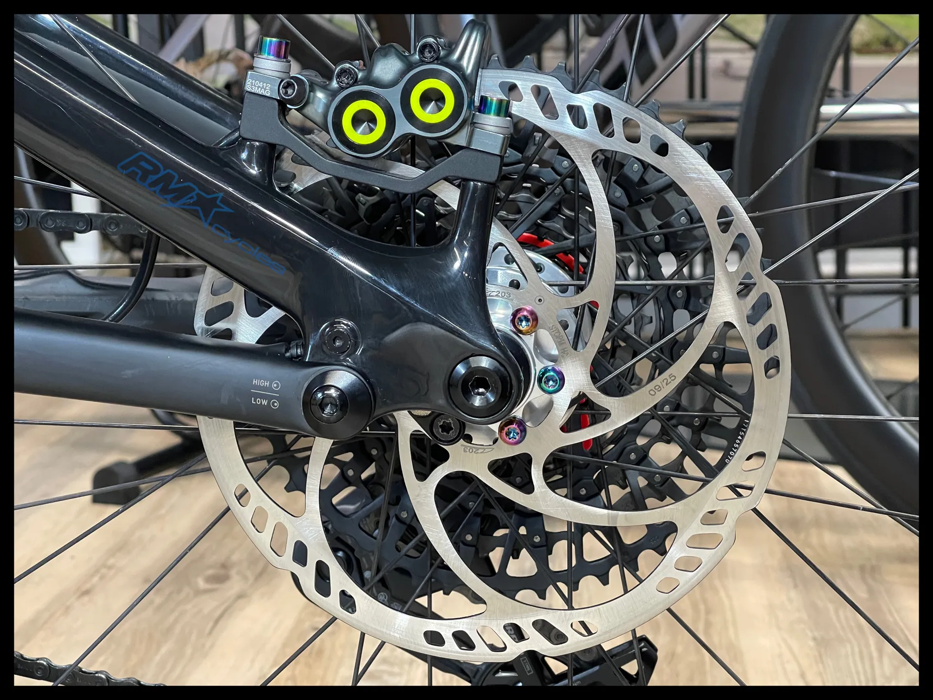 2024 Specialized Turbo Levo Expert Mens Carbon eMTB in Black