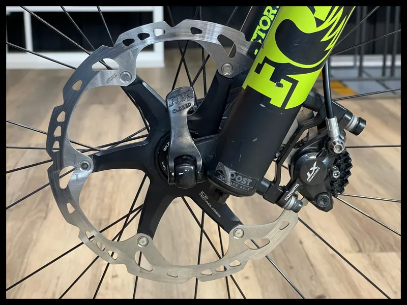 Pivot Shuttle XT Carbon eMTB Medium Blue/Yellow 2018 Approved Used-11