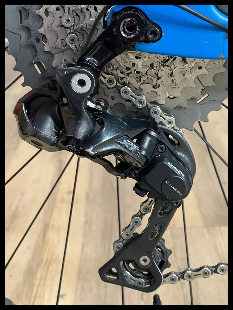 Pivot Shuttle XT Carbon eMTB Medium Blue/Yellow 2018 Approved Used-4