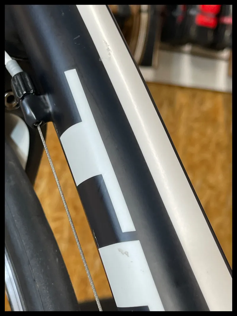 Trek Domane 2.3 54cm Matt Crystal White-Black 2016 Approved Used-12