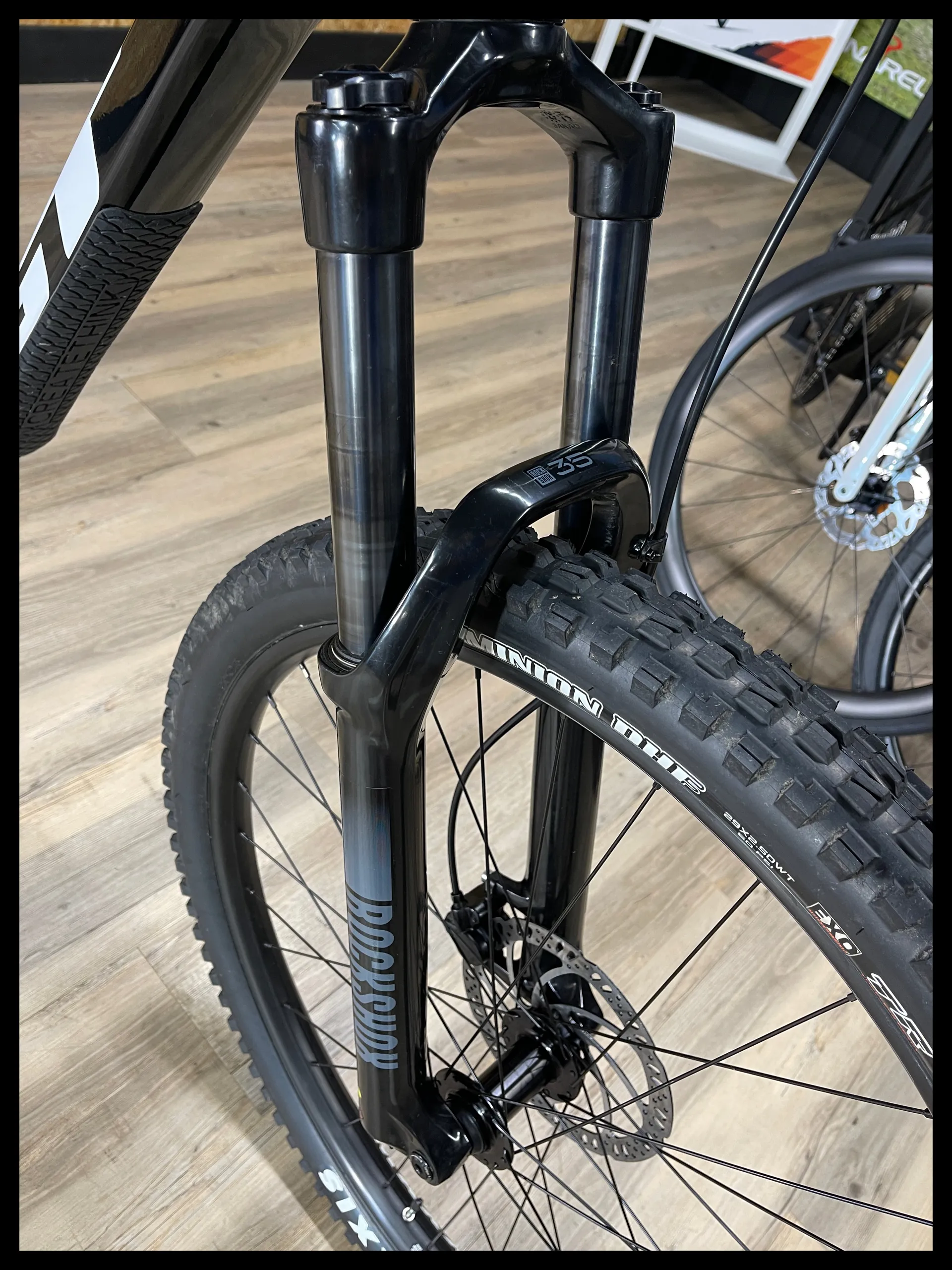 2022 GT Force Sport Mountain Bike Gloss Black Mens Large