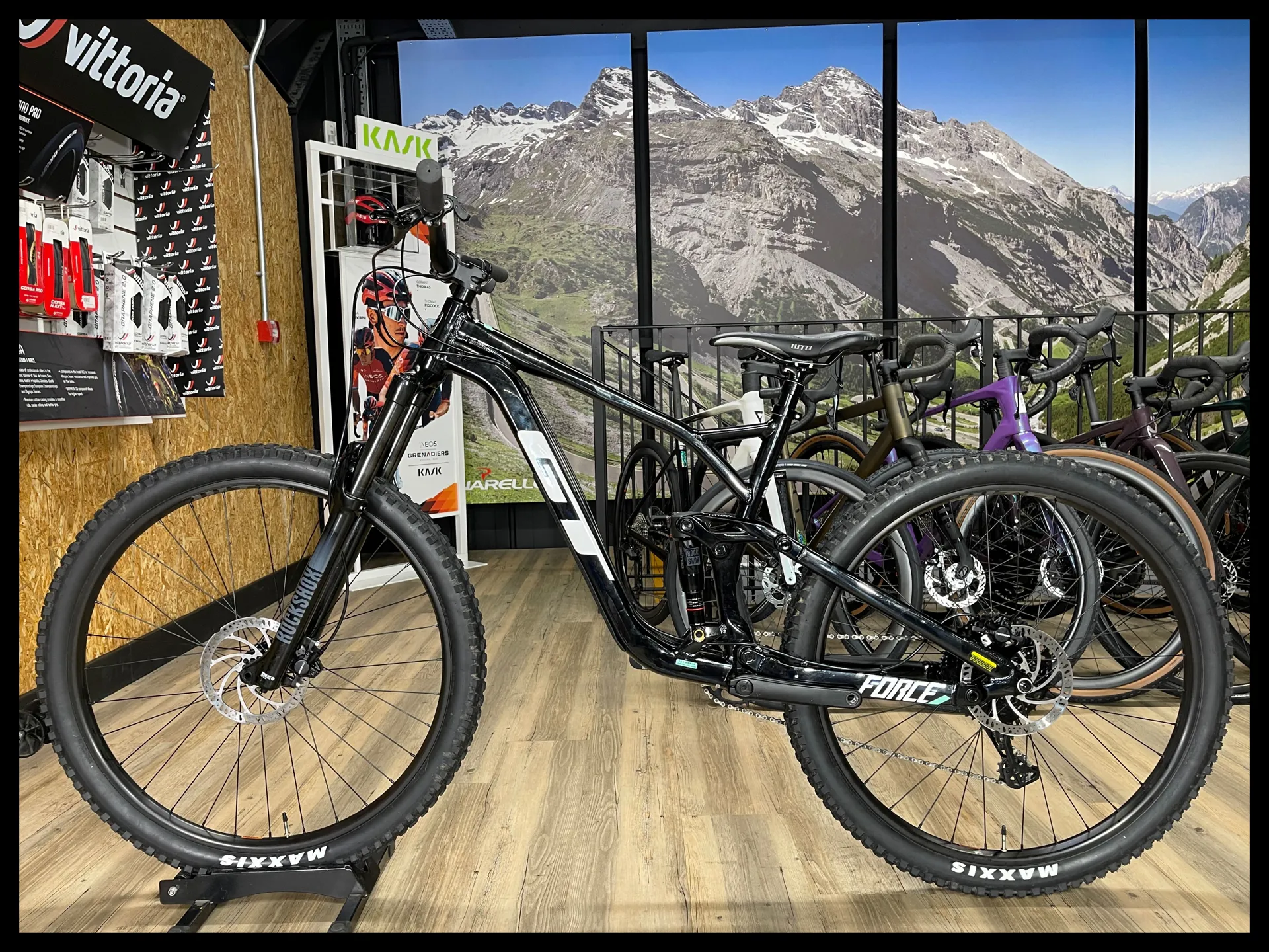 Gt Force Mtb Gt Front 29 2022 GT Force Sport Mountain Bike Gloss - Main Image