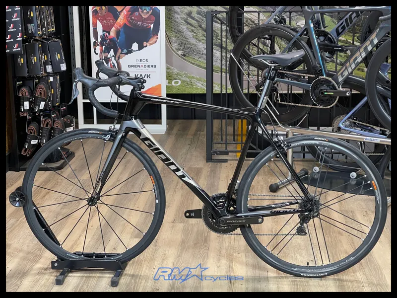 Giant TCR Advanced SL 0 L Carbon 2018 Approvred Used-1