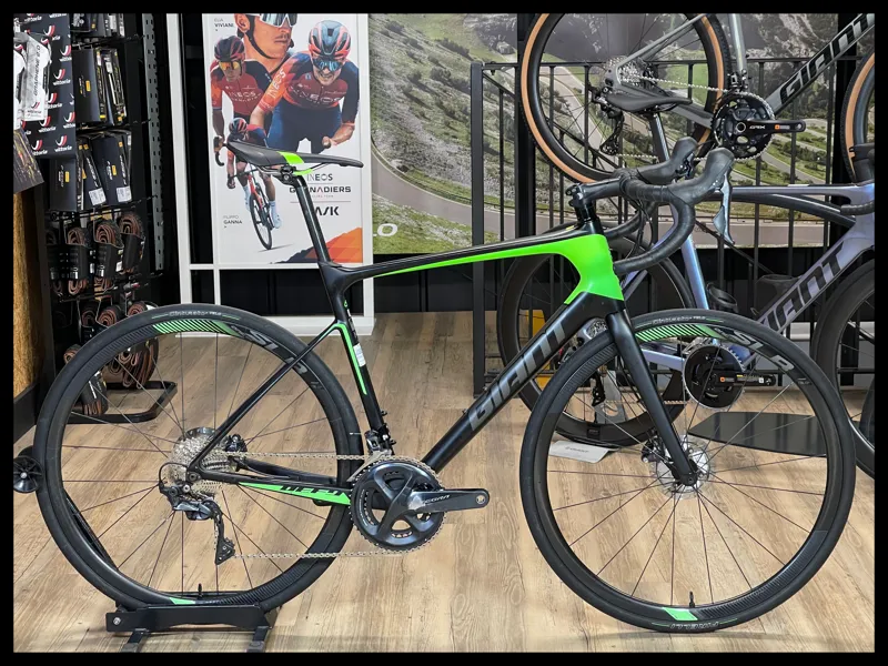 Giant Defy Advanced Pro 1 M-Large Carbon Ultegra 2017 Approved Used