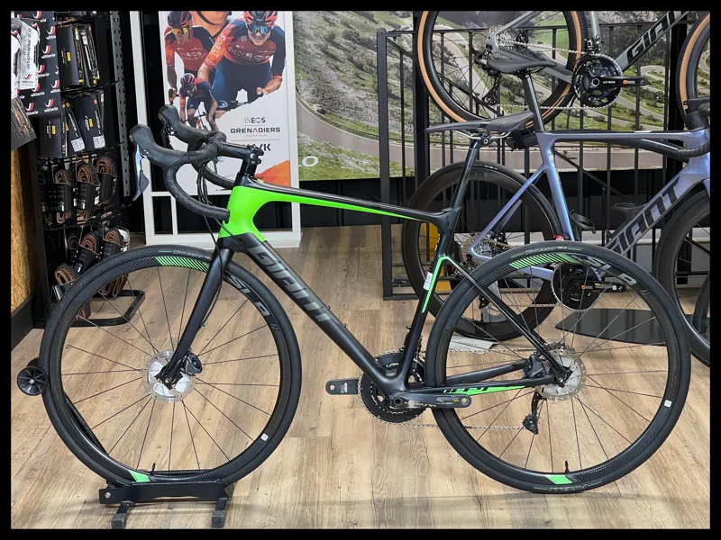 Giant Defy Advanced Pro 1 M-Large Carbon Ultegra 2017 Approved Used-1