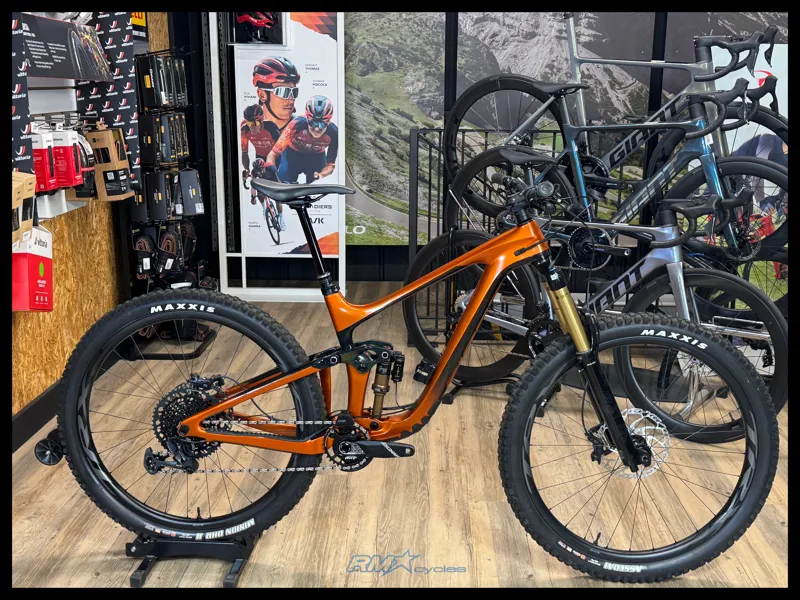 Giant Reign Adv Pro 29 1 Medium Amber Glow/Rainbow 2023 Approved Used