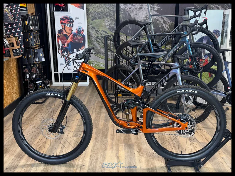 Giant Reign Adv Pro 29 1 Medium Amber Glow/Rainbow 2023 Approved Used-1