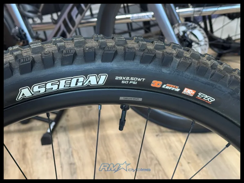 Giant Reign Adv Pro 29 1 Medium Amber Glow/Rainbow 2023 Approved Used-10