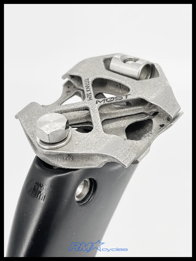 Pinarello Dogma F 20mm Setback Seatpost in Black-1