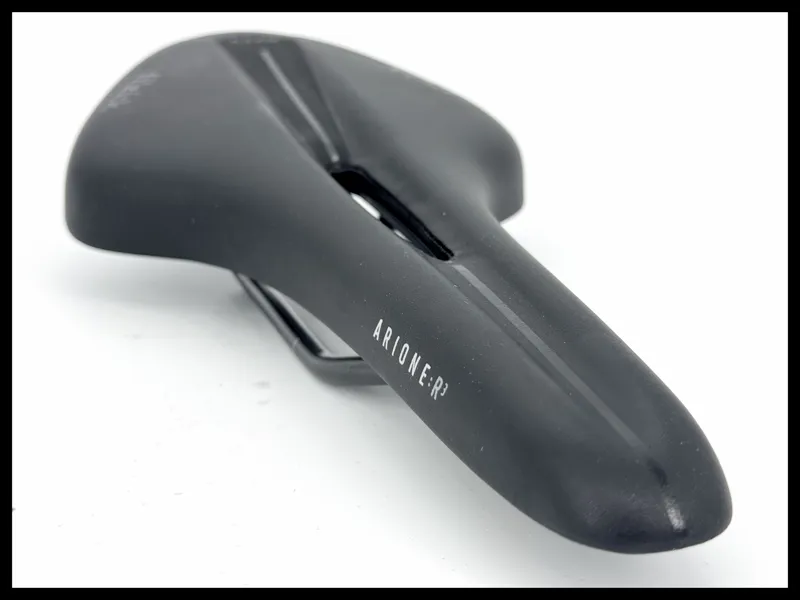 Fizik Arione R3 Open 142mm Kium Rails Black