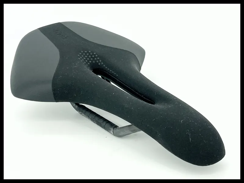 Fizik Luce R1 Black Large 156mm Womens Saddle carbon braided 7x9mm