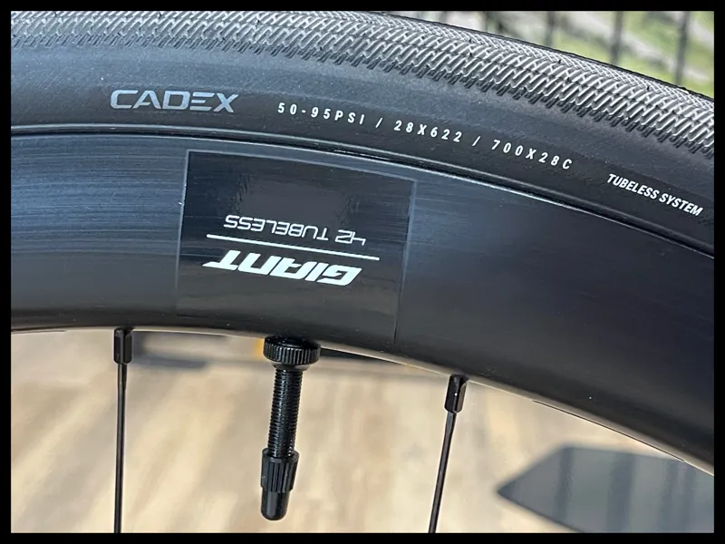 Giant TCR Advanced Pro Disc 105 Di2 Amber Glow M-Large 2022 Ex-Display-8