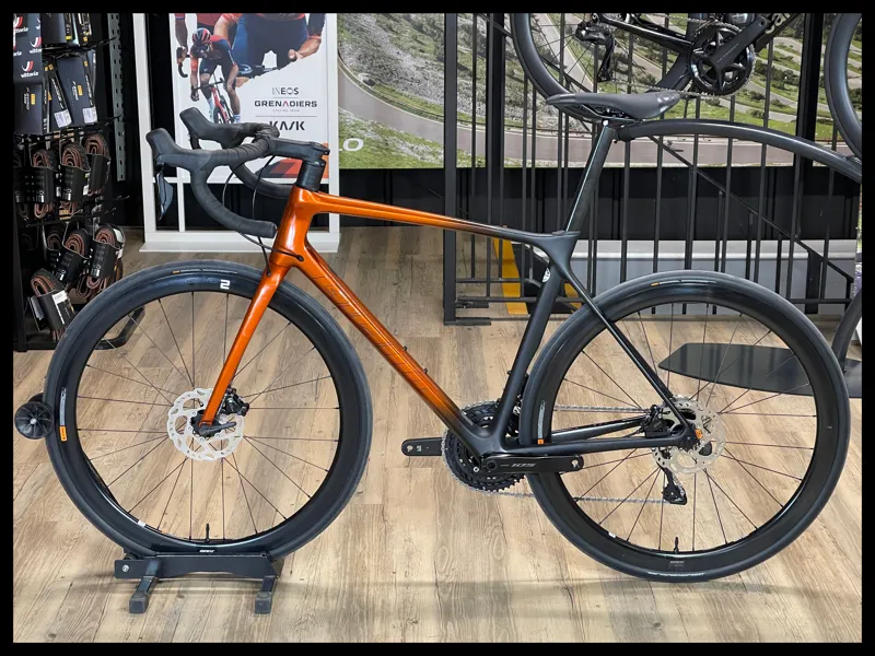 Giant TCR Advanced Pro Disc 105 Di2 Amber Glow M-Large 2022 Ex-Display-1
