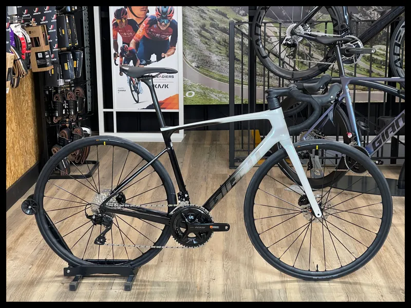 Giant Defy Advanced Pro Unicorn White Medium 2024 Ex-Demo