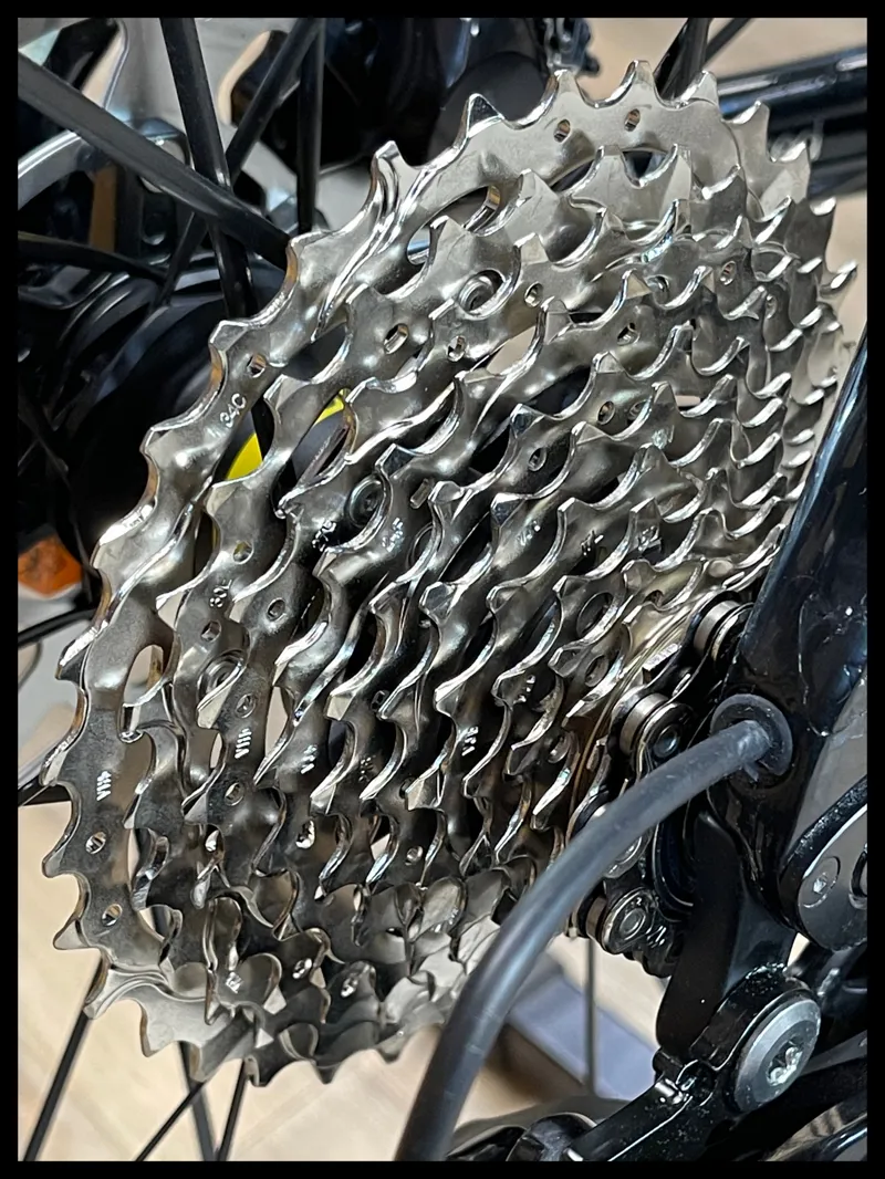 Giant Defy Advanced Pro Unicorn White Medium 2024 Ex-Demo-2