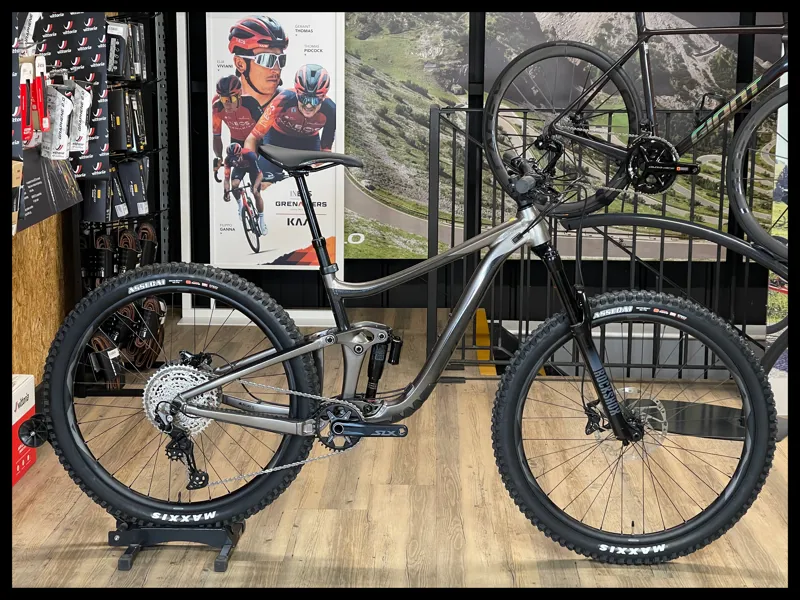 Giant Reign 29 Medium Metal 2022 Ex-Display