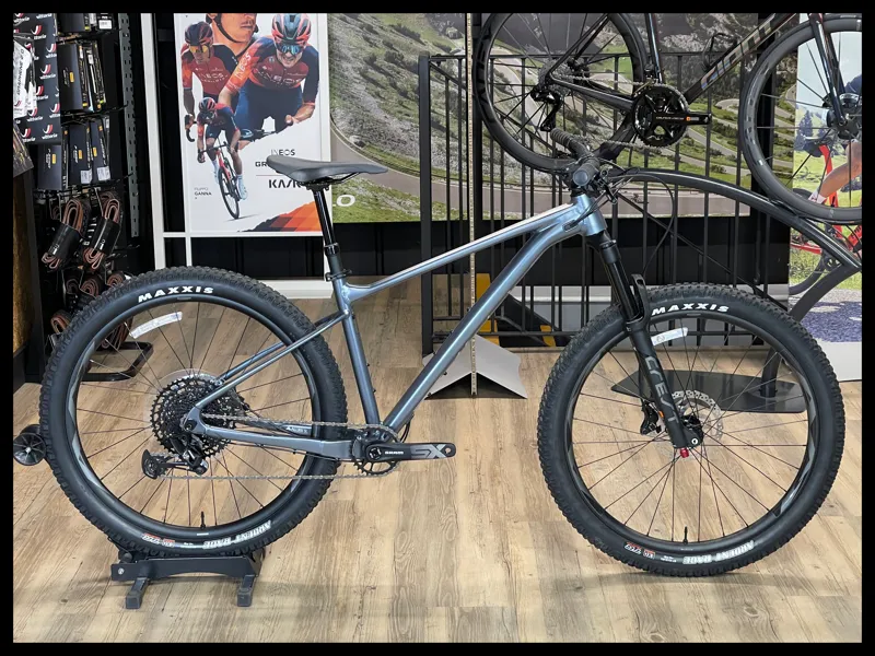 Giant Fathom 1 Knight Shield Medium 2022