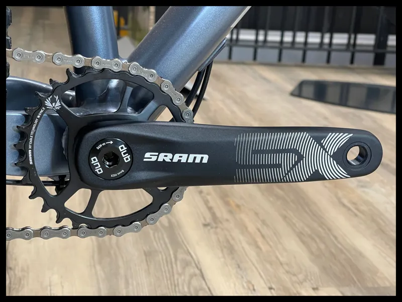 Giant Fathom 1 Knight Shield Medium 2022-4