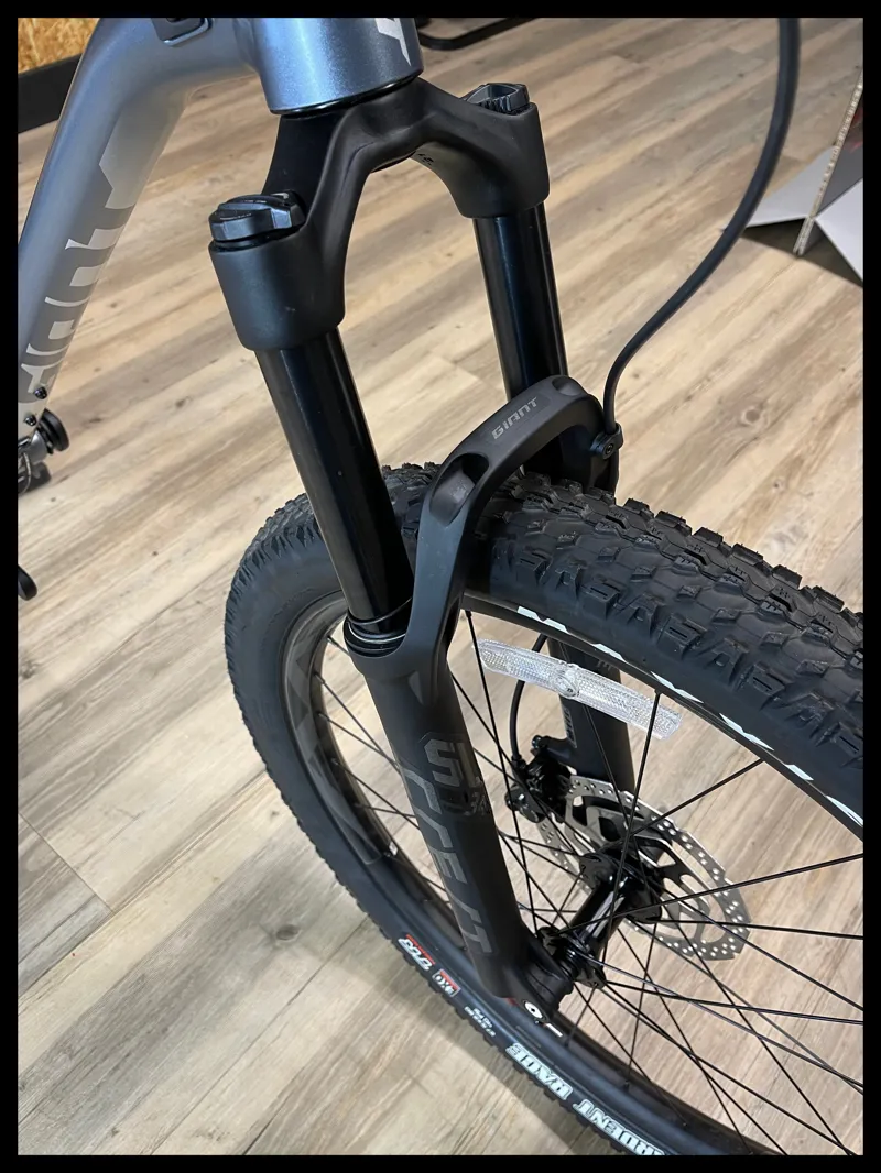 Giant Fathom 1 Knight Shield Medium 2022-5